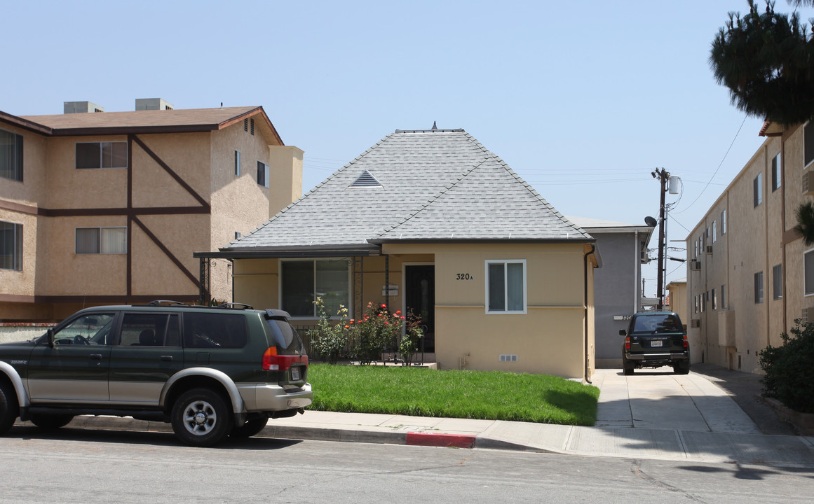 320 E Cedar Ave in Burbank, CA - Building Photo