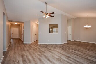 245 Lakeside Point in Covington, GA - Foto de edificio - Building Photo