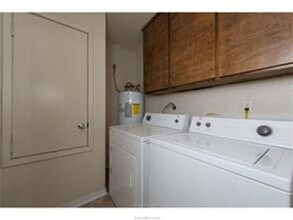 2529 Hickory Dr in College Station, TX - Building Photo - Building Photo