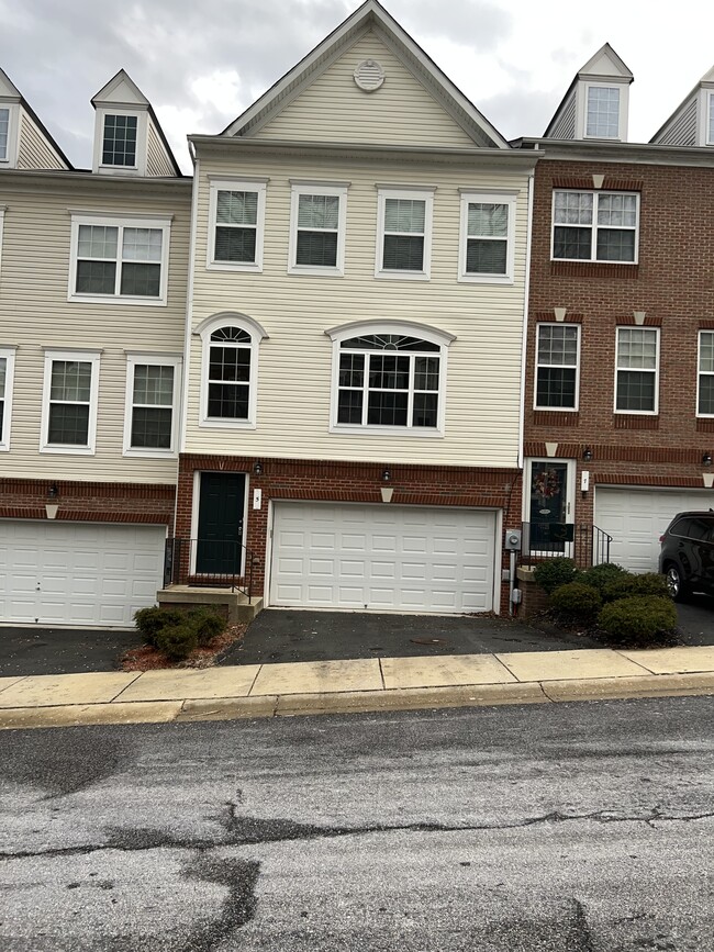 property at 5 Lookout Dr