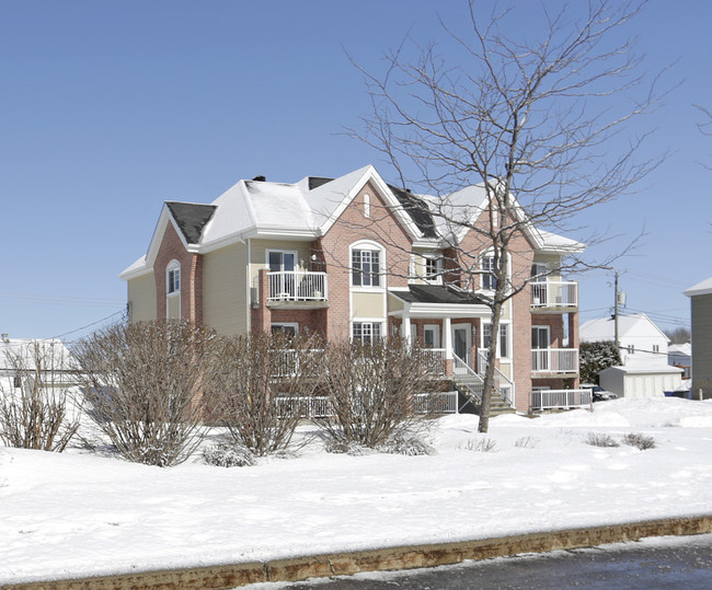 1796-1806 Grande Allée in Terrebonne, QC - Building Photo - Building Photo