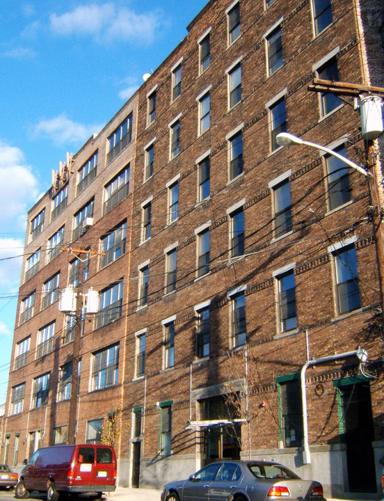 Mountain Road Lofts in Union City, NJ - Foto de edificio