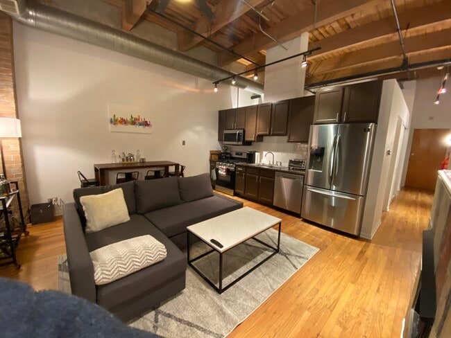 215 N Aberdeen St, Unit 507-B in Chicago, IL - Building Photo - Building Photo