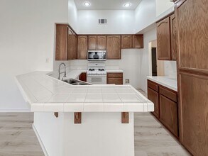 27204 Michener Dr in Menifee, CA - Building Photo - Building Photo