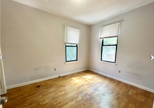 1578 Tremont St, Unit 4 in Boston, MA - Foto de edificio - Building Photo