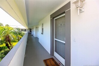 802 SE Central Pkwy in Stuart, FL - Building Photo - Building Photo