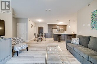 728 Brownstone Dr in Lakeshore, ON - Building Photo - Building Photo