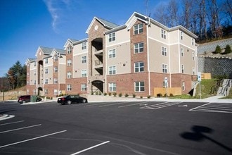 Birch Tree Apartments Boone Nc For Rent Greenway Commons Student Apartments3 To 4 Bedroom 615 650 Building Photo
