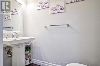 2018 Deer Park Rd in Oakville, ON - Building Photo - Building Photo