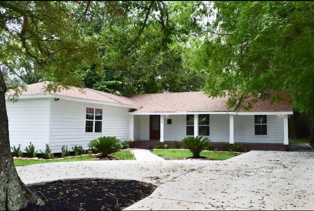 330 S Caldwood Dr in Beaumont, TX - Building Photo - Building Photo