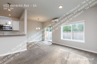 402 Raybird Ave in Granite Falls, WA - Foto de edificio - Building Photo