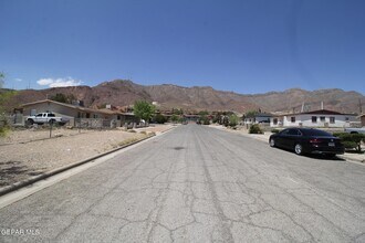 2529 Jackson Ave in El Paso, TX - Building Photo - Building Photo