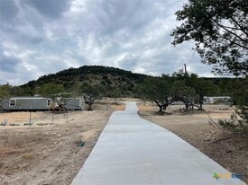 377 Buck Trail in Canyon Lake, TX - Building Photo