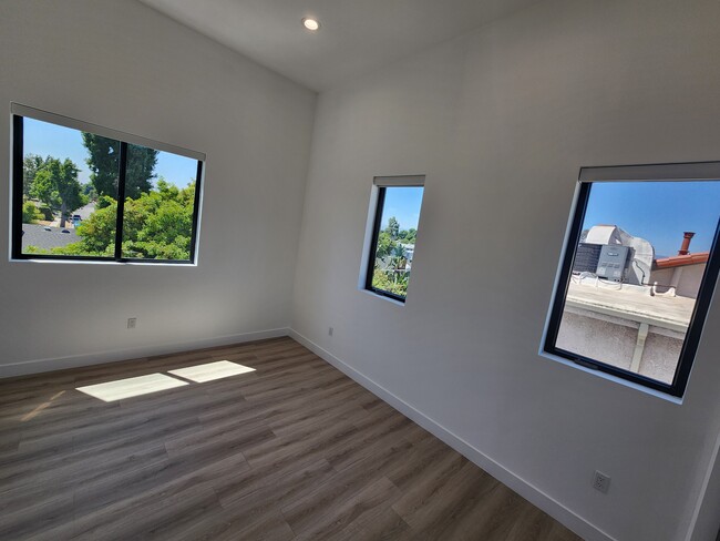 6061 Fulton Ave, Unit 1 in Van Nuys, CA - Building Photo - Building Photo