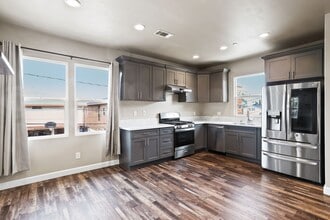 14881 Newland St in Midway City, CA - Building Photo - Building Photo