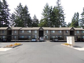 Evergreen Apartments in Vancouver, WA - Building Photo - Building Photo
