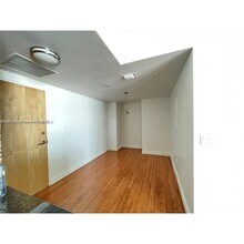 350 S Miami Ave in Miami, FL - Building Photo - Building Photo