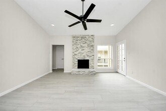 2001 Bering Dr in Houston, TX - Building Photo - Building Photo