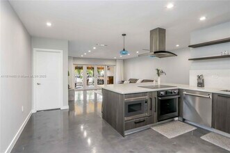 16424 Briar Patch Pl in Miami Lakes, FL - Building Photo - Building Photo
