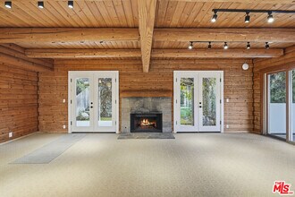 373 Loftyhill Dr in Malibu, CA - Building Photo - Building Photo