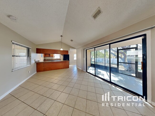 38750 James Ct in Zephyrhills, FL - Building Photo - Building Photo