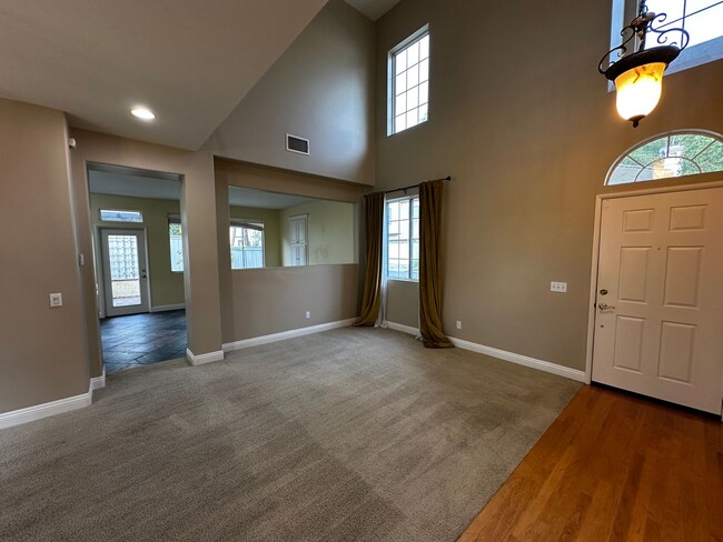 82 Melrose Dr in Mission Viejo, CA - Building Photo - Building Photo