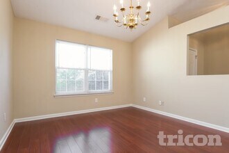 425 Crested View Dr in Loganville, GA - Building Photo - Building Photo