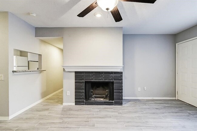 1880 White Oak Dr, Unit 177 in Houston, TX - Building Photo - Building Photo