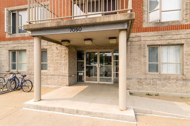 7050 27E Av in Montréal, QC - Building Photo - Building Photo