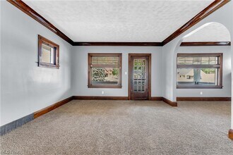 9806 Sladden Ave-Unit -UP in Garfield Heights, OH - Building Photo - Building Photo