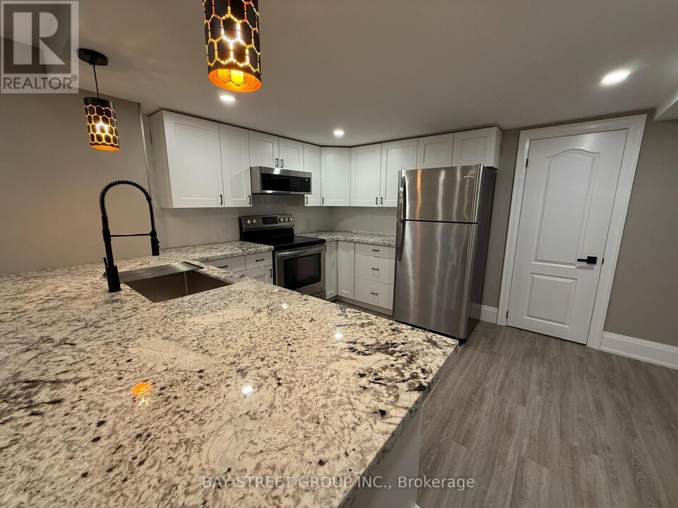 2710 Quails Run in Mississauga, ON - Building Photo