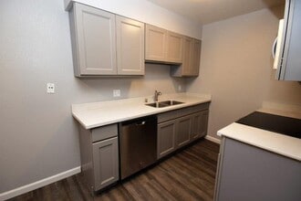 6400 66th Ave in Sacramento, CA - Building Photo - Building Photo