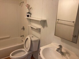 5530 S 129th St in Seattle, WA - Building Photo