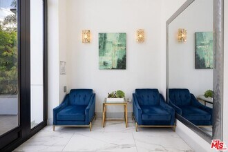 1237 S Holt Ave in Los Angeles, CA - Building Photo - Building Photo