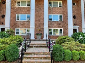 1833 Palmer Ave in Larchmont, NY - Building Photo - Building Photo