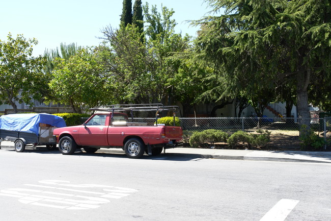 3200 Fair Oaks Ave in Redwood City, CA - Building Photo - Building Photo