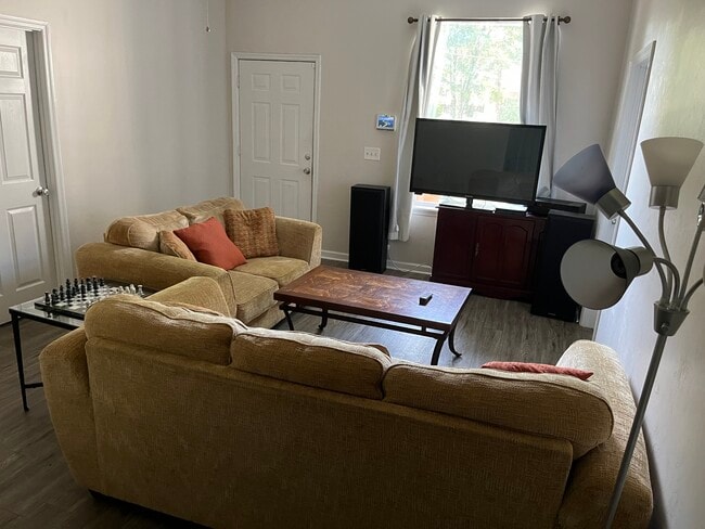 206 Ridge Rd, Unit Room #1 in Tallahassee, FL - Foto de edificio - Building Photo