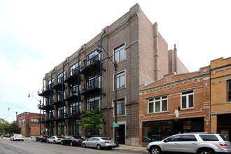 2735 W Armitage Ave in Chicago, IL - Building Photo - Building Photo