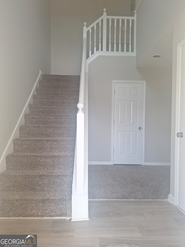 5646 One Lake Way in College Park, GA - Building Photo - Building Photo