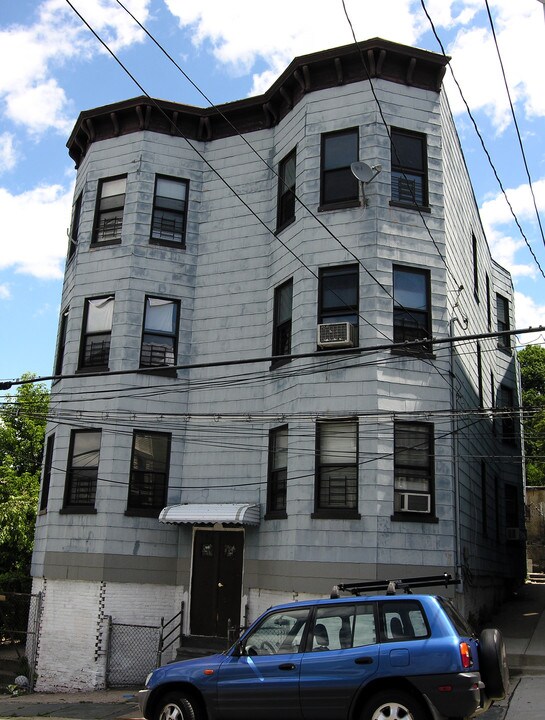 126 Beech St in Yonkers, NY - Building Photo