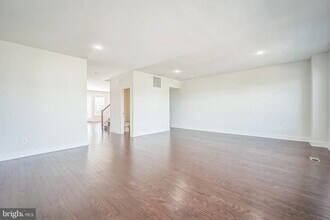 25443 Hartland Orch Ter in South Riding, VA - Building Photo - Building Photo