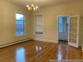 30 Babcock St, Unit 1 in Brookline, MA - Foto de edificio - Building Photo