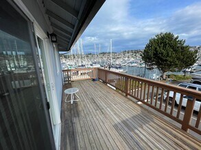 2304 Skyline Way in Anacortes, WA - Building Photo - Building Photo