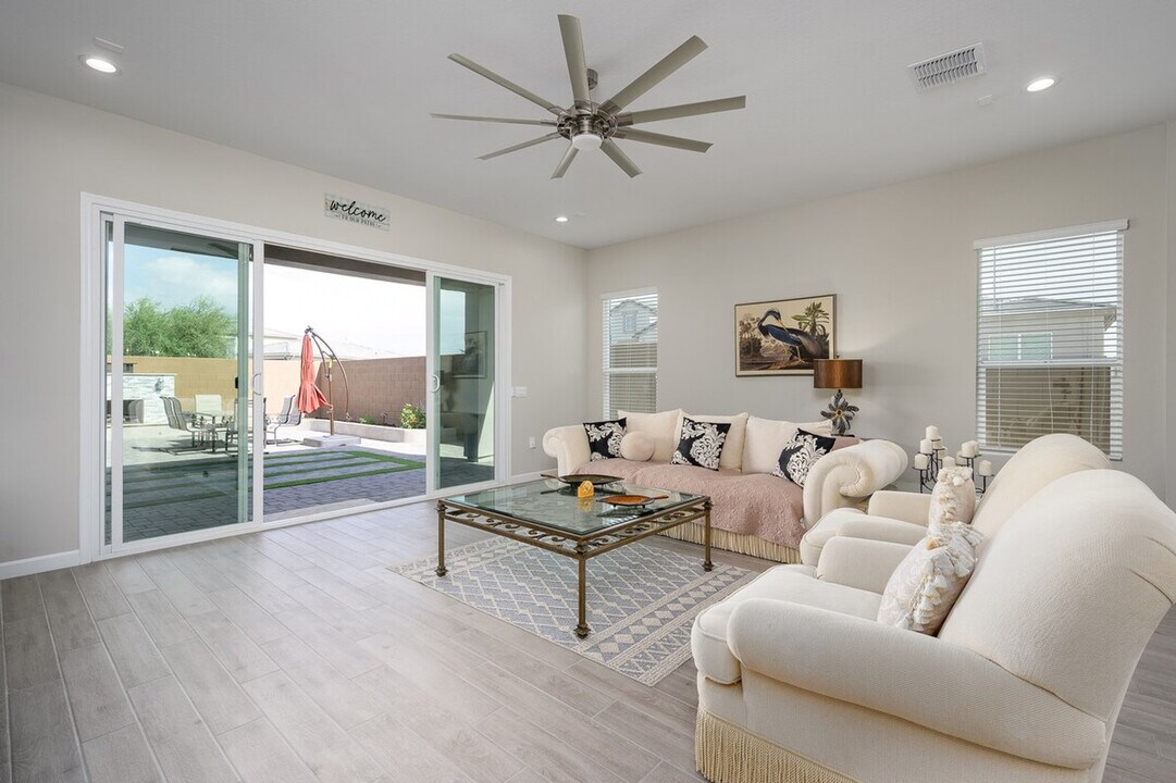 5967 E Abraham Ln in Phoenix, AZ - Building Photo