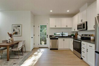 618 SE 5th St in Gresham, OR - Building Photo - Building Photo