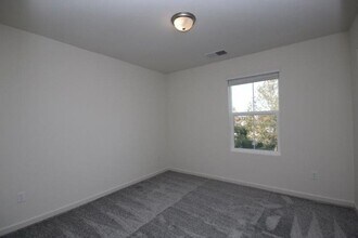 4806 Ocean Ln in Elk Grove, CA - Building Photo - Building Photo