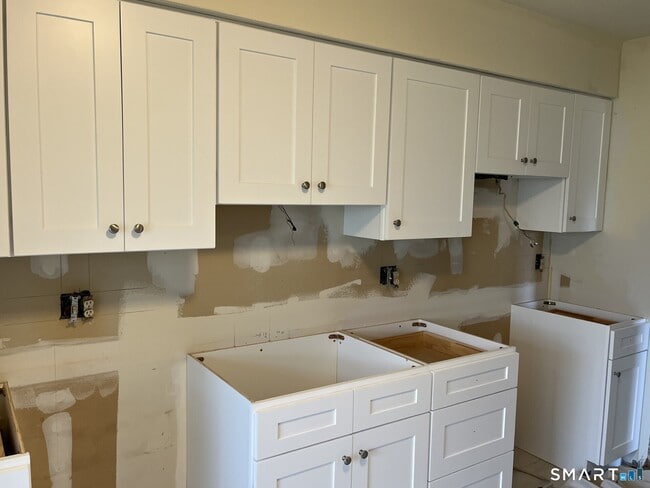 6 Bouton St E in Stamford, CT - Building Photo - Building Photo