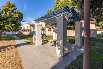 Stuart Mesa - Military Housing in Oceanside, CA - Foto de edificio - Building Photo