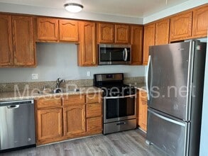 7715 Amethyst Ave in Rancho Cucamonga, CA - Building Photo - Building Photo