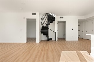 Mysa in Los Angeles, CA - Foto de edificio - Building Photo